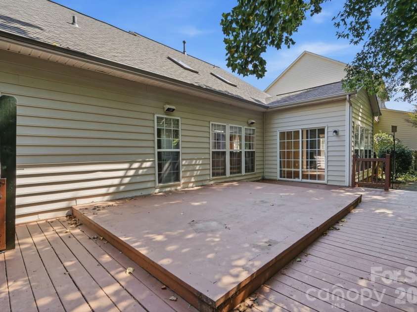 11630 Clingman Lane, Charlotte, NC 28214.  MLS# CAR4402284, YatesRealty ID 42156. 