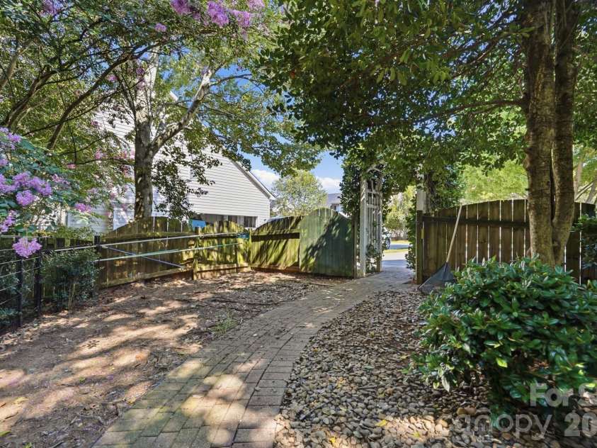 11630 Clingman Lane, Charlotte, NC 28214.  MLS# CAR4402284, YatesRealty ID 42156. 