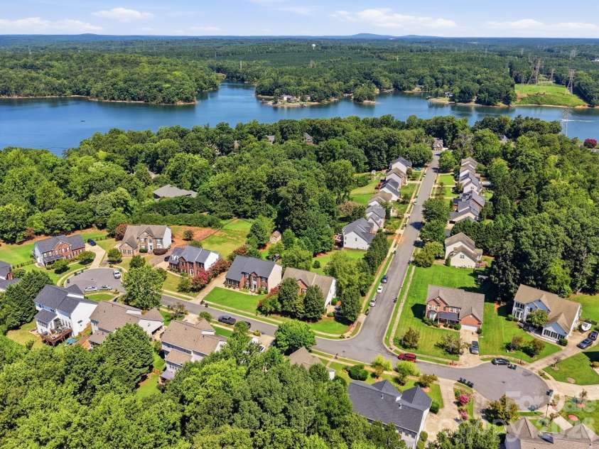11630 Clingman Lane, Charlotte, NC 28214.  MLS# CAR4402284, YatesRealty ID 42156. 