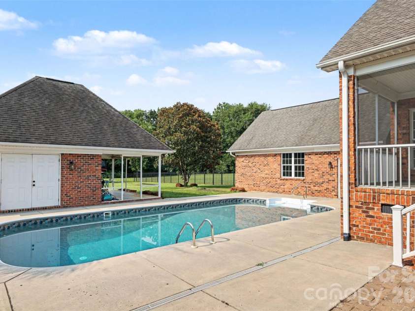 1004 Creekwalk Drive, Stanley, NC 28164.  MLS# CAR4403309, YatesRealty ID 42157. 