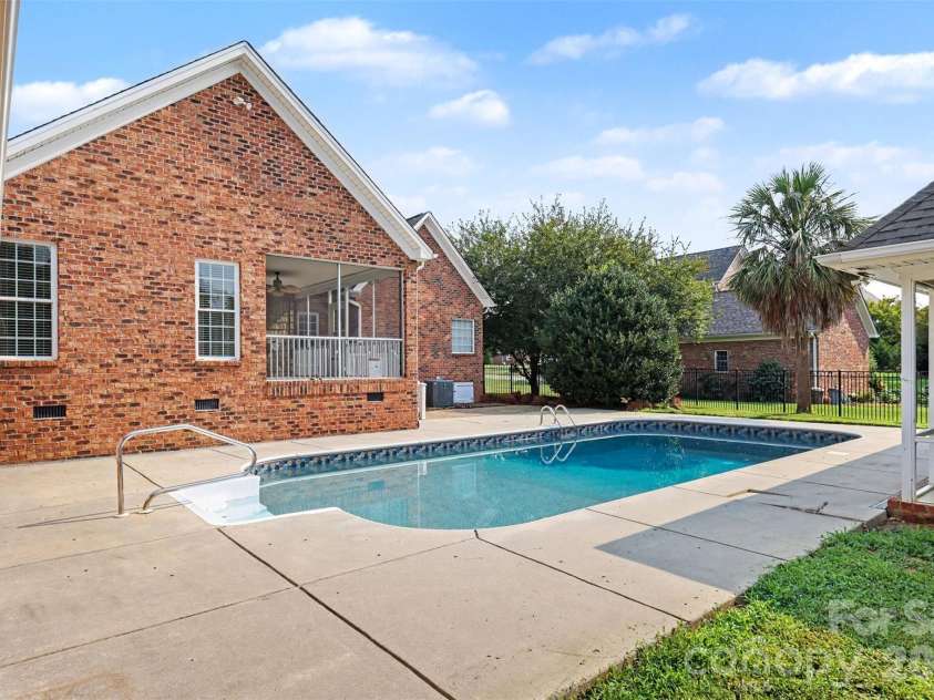 1004 Creekwalk Drive, Stanley, NC 28164.  MLS# CAR4403309, YatesRealty ID 42157. 