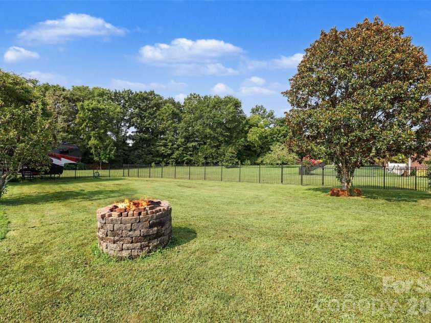 1004 Creekwalk Drive, Stanley, NC 28164.  MLS# CAR4403309, YatesRealty ID 42157. 