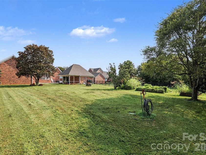 1004 Creekwalk Drive, Stanley, NC 28164.  MLS# CAR4403309, YatesRealty ID 42157. 