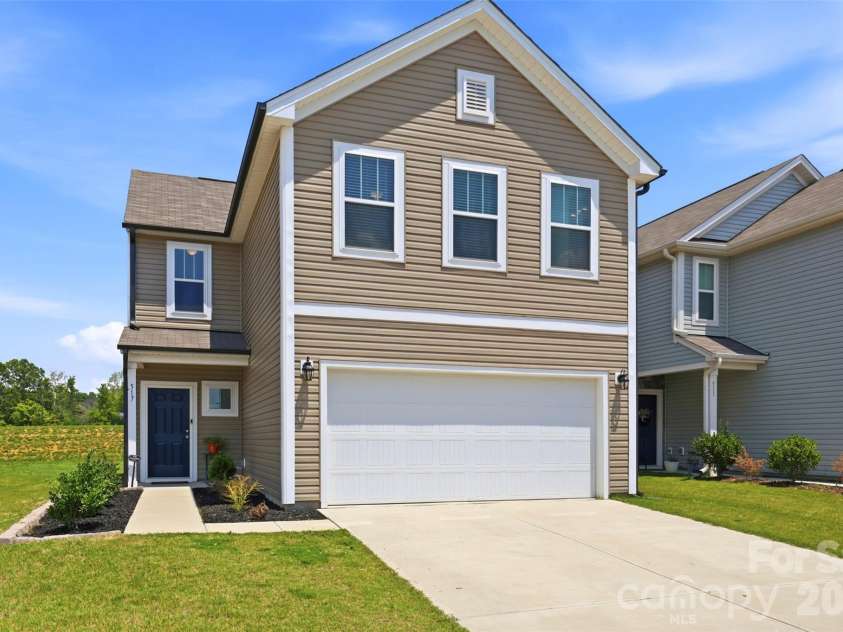 517 Willamette Drive, Salisbury, NC 28146.  MLS# CAR4405440, YatesRealty ID 42158. 
