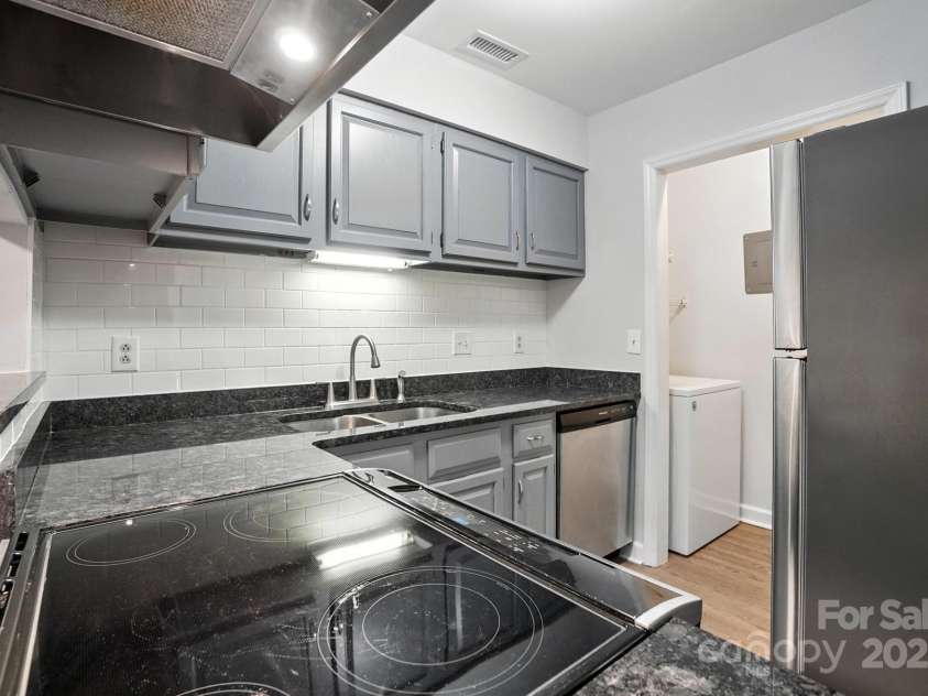 1606 Sharon Road, Charlotte, NC 28210.  MLS# CAR4286350, YatesRealty ID 4216. 