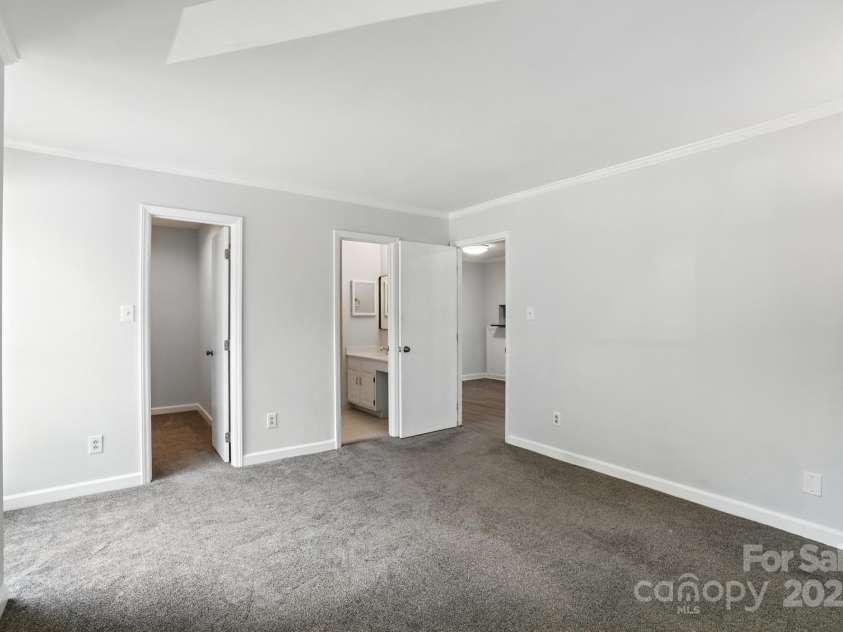1606 Sharon Road, Charlotte, NC 28210.  MLS# CAR4286350, YatesRealty ID 4216. 