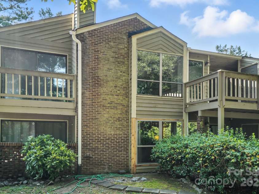 1606 Sharon Road, Charlotte, NC 28210.  MLS# CAR4286350, YatesRealty ID 4216. 