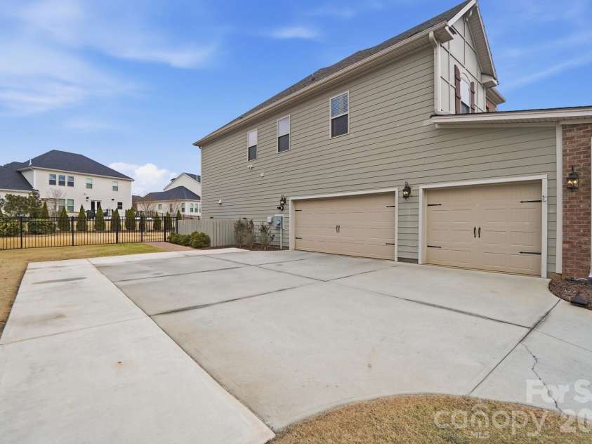 16524 Monocacy Boulevard, Huntersville, NC 28078.  MLS# CAR4356763, YatesRealty ID 4216. 