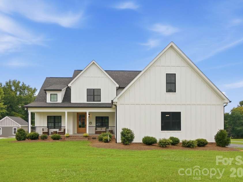 257 Glenwood Drive, Oakboro, NC 28129.  MLS# CAR4406473, YatesRealty ID 42160. 
