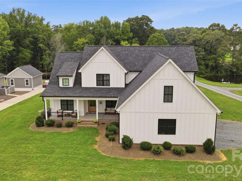 257 Glenwood Drive, Oakboro, NC 28129.  MLS# CAR4406473, YatesRealty ID 42160. 