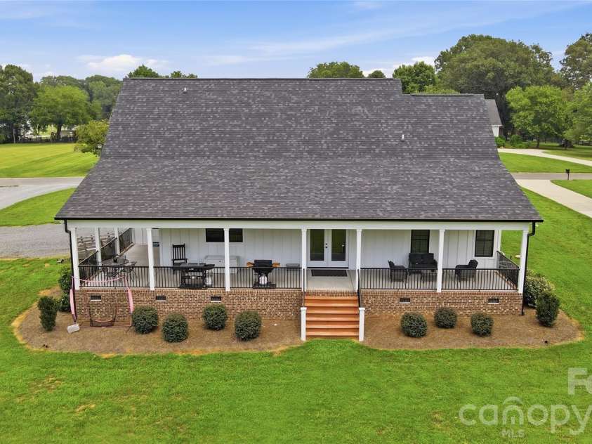 257 Glenwood Drive, Oakboro, NC 28129.  MLS# CAR4406473, YatesRealty ID 42160. 