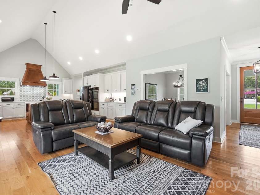 257 Glenwood Drive, Oakboro, NC 28129.  MLS# CAR4406473, YatesRealty ID 42160. 