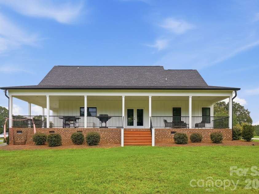 257 Glenwood Drive, Oakboro, NC 28129.  MLS# CAR4406473, YatesRealty ID 42160. 