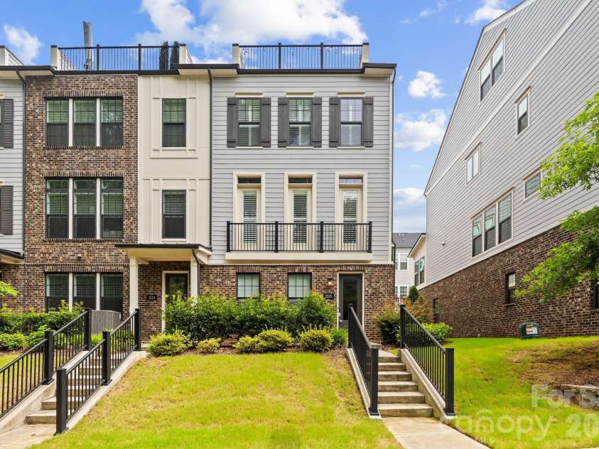 2525 Deacon Avenue, Charlotte, NC 28204.  MLS# CAR4381991, YatesRealty ID 42161. 