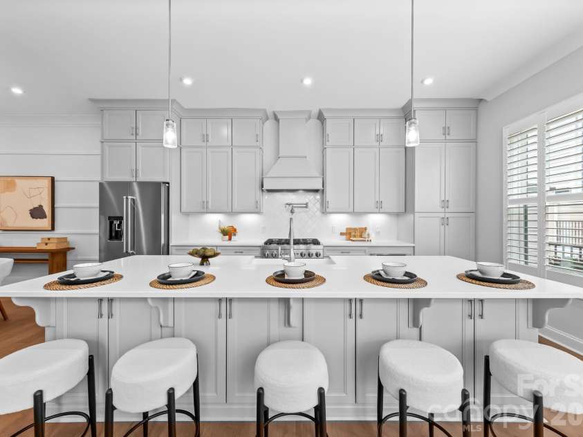 2525 Deacon Avenue, Charlotte, NC 28204.  MLS# CAR4381991, YatesRealty ID 42161. 
