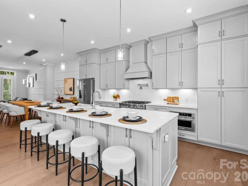 2525 Deacon Avenue, Charlotte, NC 28204.  MLS# CAR4381991, YatesRealty ID 42161. 