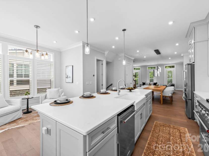 2525 Deacon Avenue, Charlotte, NC 28204.  MLS# CAR4381991, YatesRealty ID 42161. 