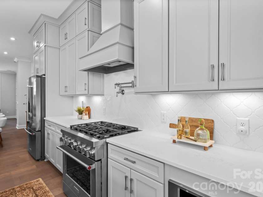 2525 Deacon Avenue, Charlotte, NC 28204.  MLS# CAR4381991, YatesRealty ID 42161. 
