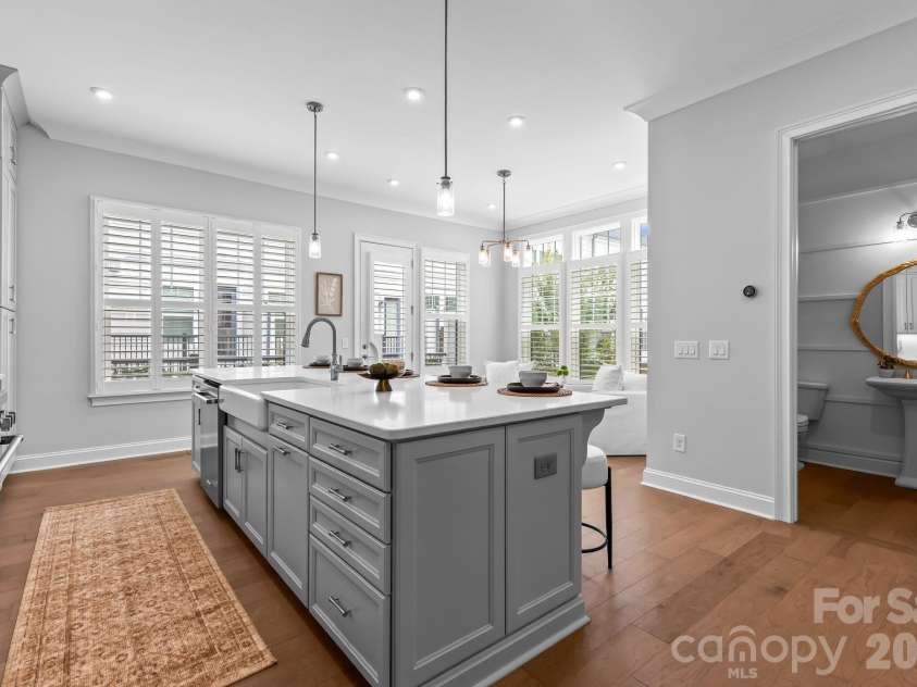 2525 Deacon Avenue, Charlotte, NC 28204.  MLS# CAR4381991, YatesRealty ID 42161. 