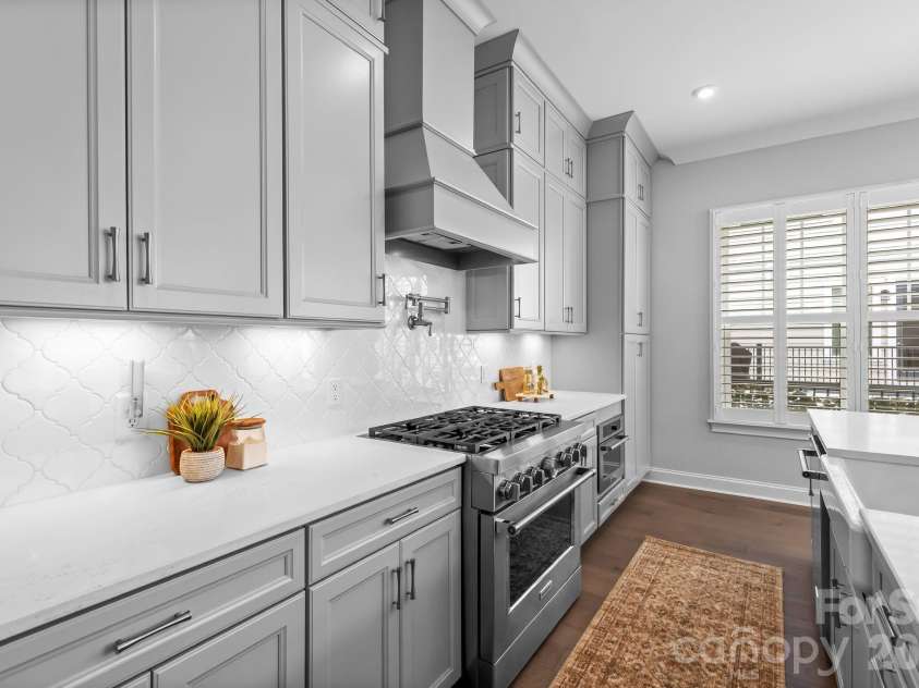 2525 Deacon Avenue, Charlotte, NC 28204.  MLS# CAR4381991, YatesRealty ID 42161. 
