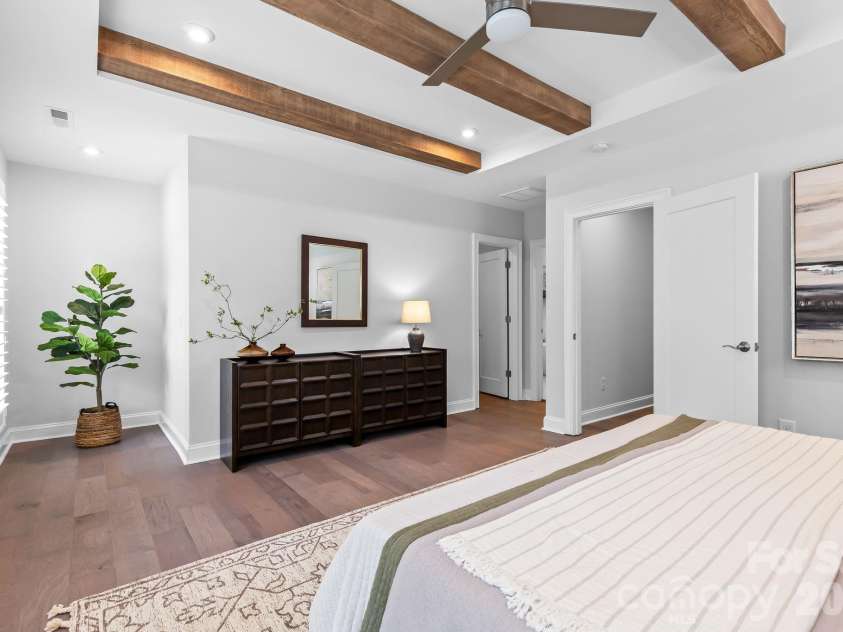 2525 Deacon Avenue, Charlotte, NC 28204.  MLS# CAR4381991, YatesRealty ID 42161. 