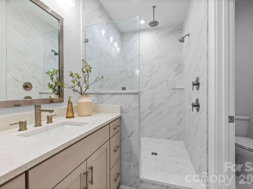 2525 Deacon Avenue, Charlotte, NC 28204.  MLS# CAR4381991, YatesRealty ID 42161. 