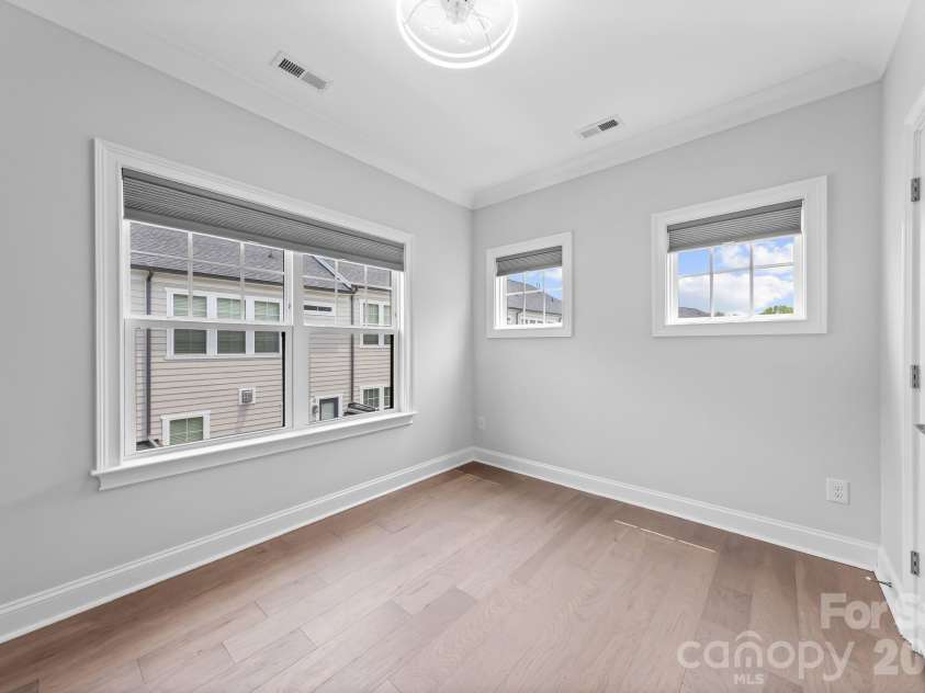 2525 Deacon Avenue, Charlotte, NC 28204.  MLS# CAR4381991, YatesRealty ID 42161. 