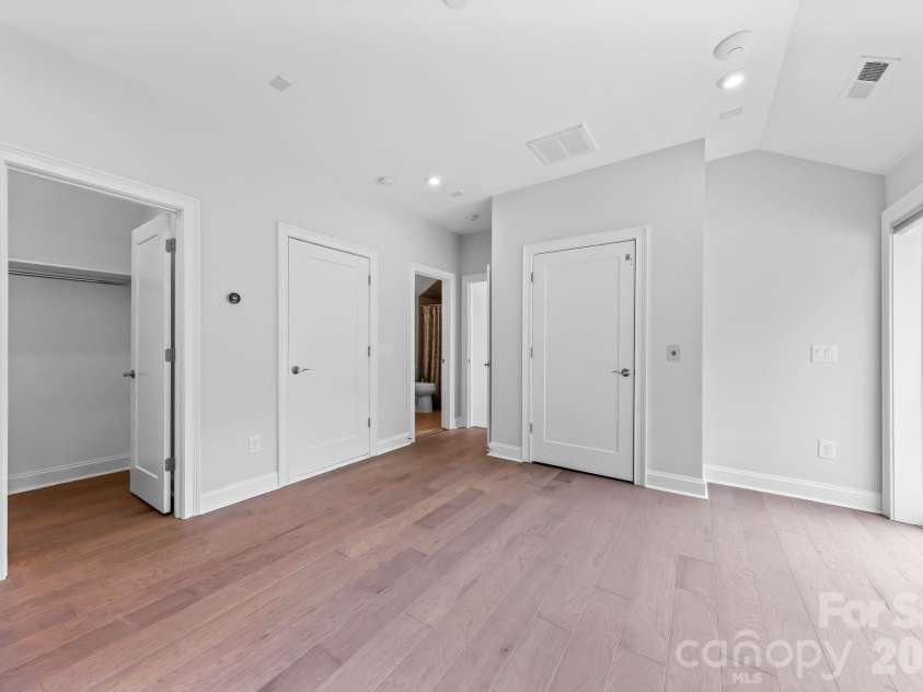 2525 Deacon Avenue, Charlotte, NC 28204.  MLS# CAR4381991, YatesRealty ID 42161. 