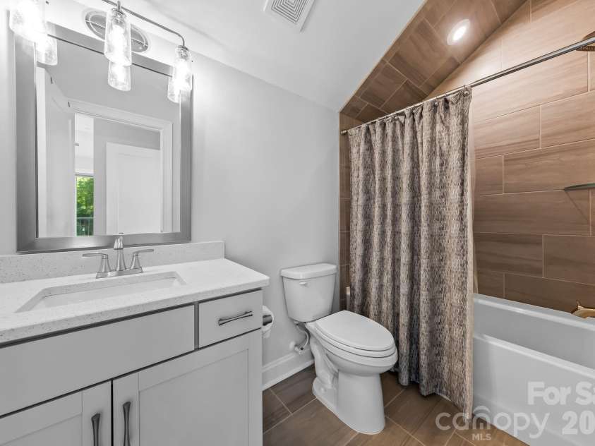 2525 Deacon Avenue, Charlotte, NC 28204.  MLS# CAR4381991, YatesRealty ID 42161. 