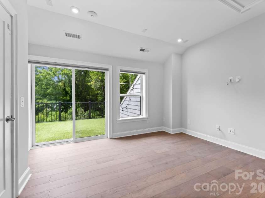 2525 Deacon Avenue, Charlotte, NC 28204.  MLS# CAR4381991, YatesRealty ID 42161. 