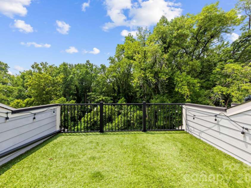 2525 Deacon Avenue, Charlotte, NC 28204.  MLS# CAR4381991, YatesRealty ID 42161. 