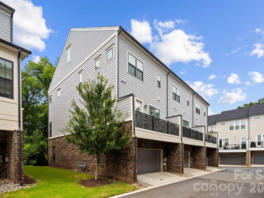 2525 Deacon Avenue, Charlotte, NC 28204.  MLS# CAR4381991, YatesRealty ID 42161. 