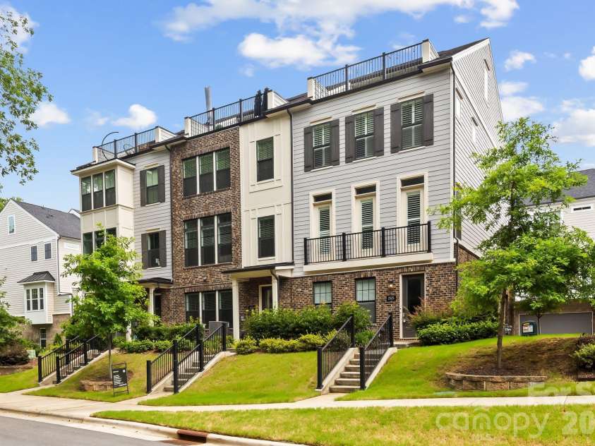 2525 Deacon Avenue, Charlotte, NC 28204.  MLS# CAR4381991, YatesRealty ID 42161. 