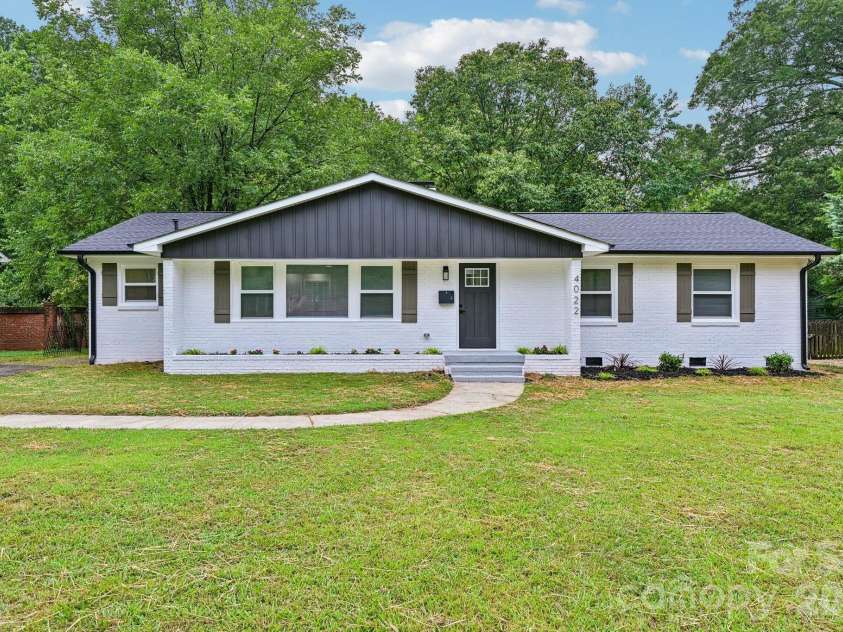 4022 Southgate Drive, Charlotte, NC 28205.  MLS# CAR4407108, YatesRealty ID 42162. 