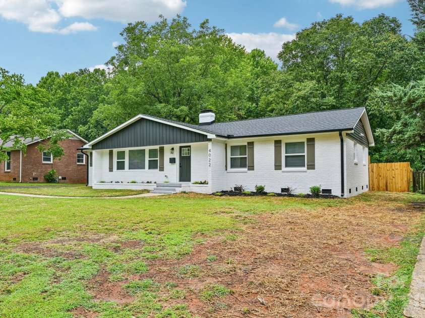 4022 Southgate Drive, Charlotte, NC 28205.  MLS# CAR4407108, YatesRealty ID 42162. 