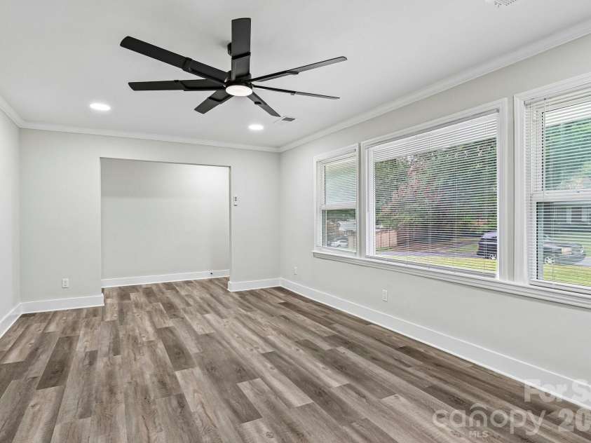 4022 Southgate Drive, Charlotte, NC 28205.  MLS# CAR4407108, YatesRealty ID 42162. 