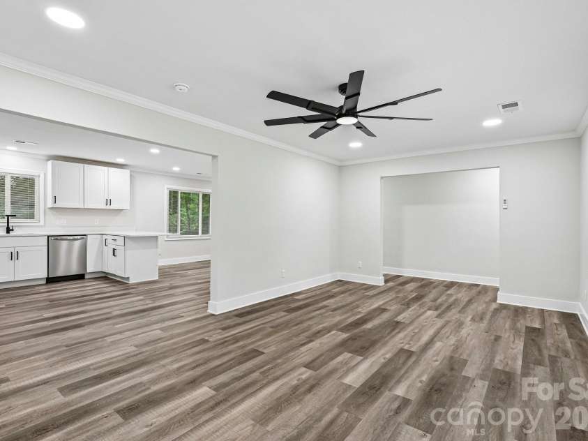 4022 Southgate Drive, Charlotte, NC 28205.  MLS# CAR4407108, YatesRealty ID 42162. 