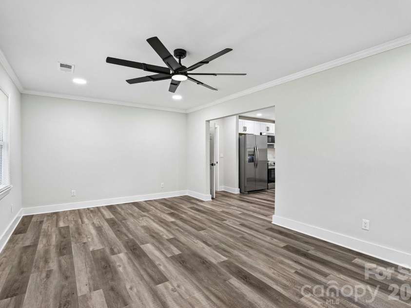 4022 Southgate Drive, Charlotte, NC 28205.  MLS# CAR4407108, YatesRealty ID 42162. 