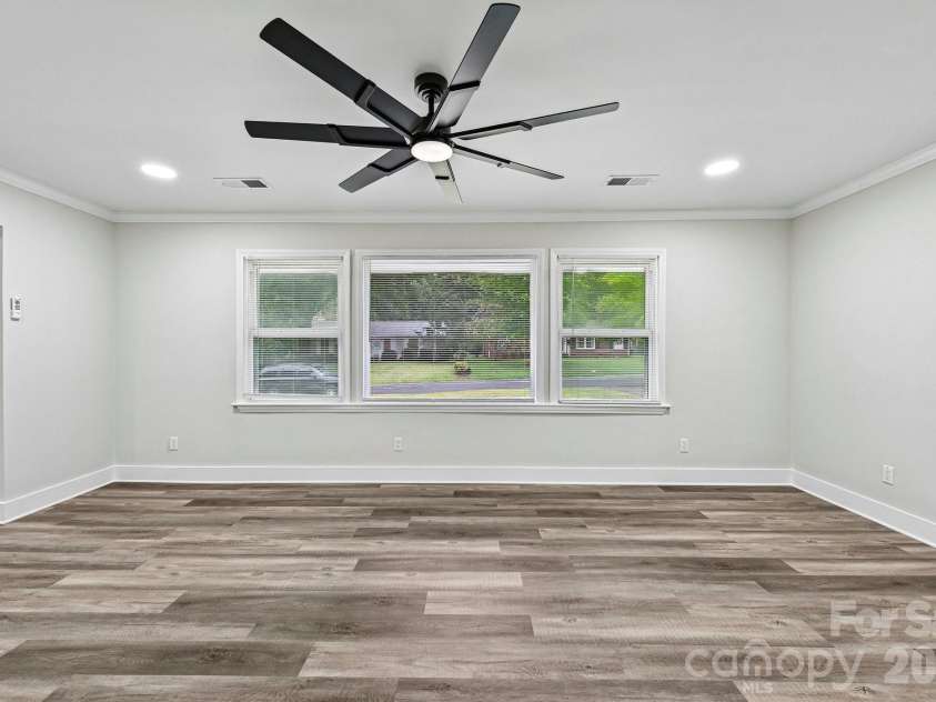 4022 Southgate Drive, Charlotte, NC 28205.  MLS# CAR4407108, YatesRealty ID 42162. 