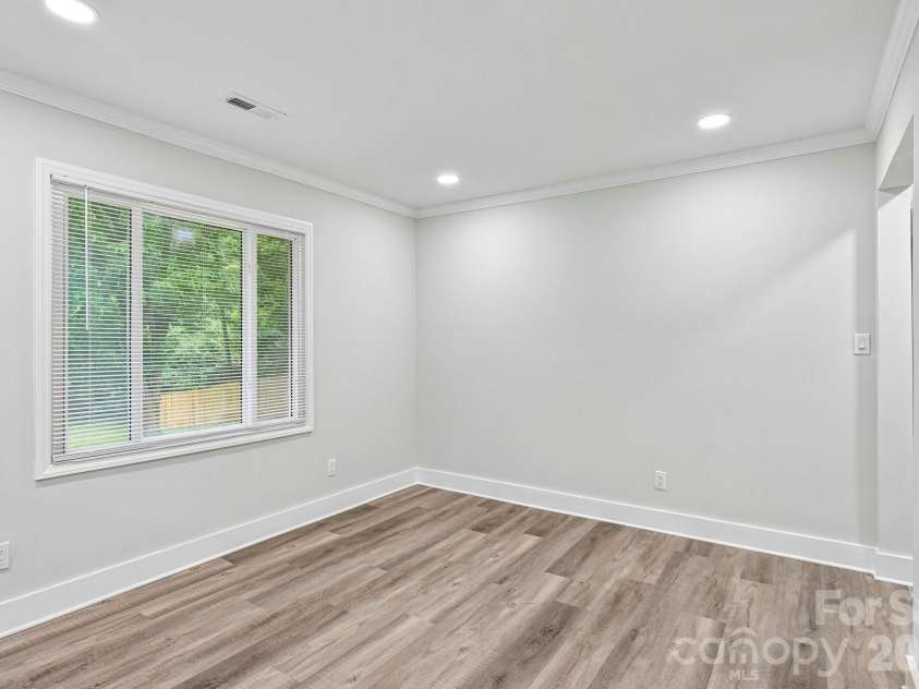 4022 Southgate Drive, Charlotte, NC 28205.  MLS# CAR4407108, YatesRealty ID 42162. 