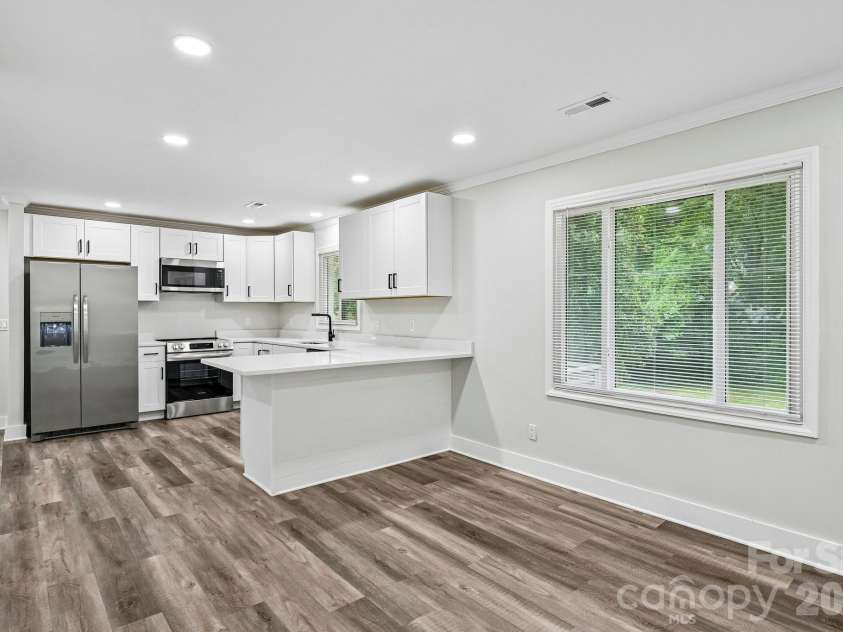 4022 Southgate Drive, Charlotte, NC 28205.  MLS# CAR4407108, YatesRealty ID 42162. 