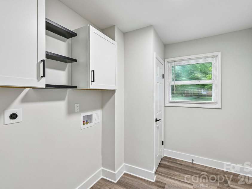 4022 Southgate Drive, Charlotte, NC 28205.  MLS# CAR4407108, YatesRealty ID 42162. 