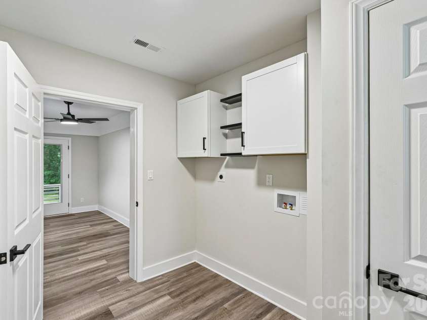 4022 Southgate Drive, Charlotte, NC 28205.  MLS# CAR4407108, YatesRealty ID 42162. 
