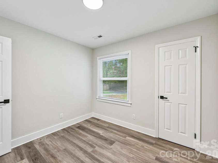 4022 Southgate Drive, Charlotte, NC 28205.  MLS# CAR4407108, YatesRealty ID 42162. 
