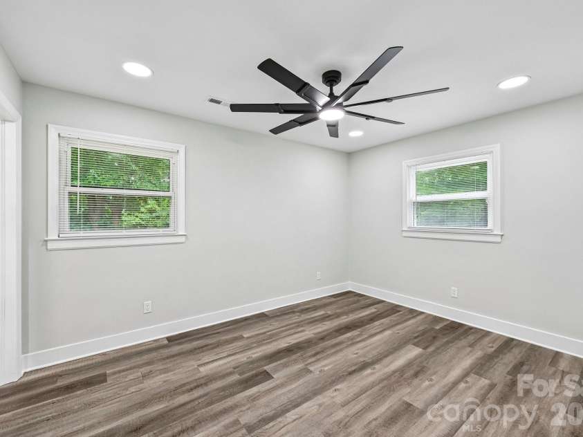 4022 Southgate Drive, Charlotte, NC 28205.  MLS# CAR4407108, YatesRealty ID 42162. 