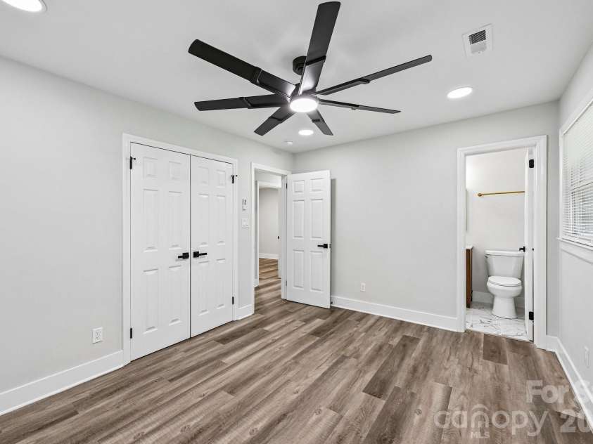 4022 Southgate Drive, Charlotte, NC 28205.  MLS# CAR4407108, YatesRealty ID 42162. 