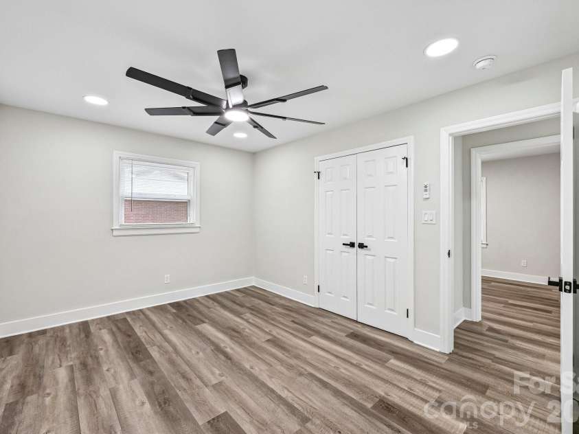 4022 Southgate Drive, Charlotte, NC 28205.  MLS# CAR4407108, YatesRealty ID 42162. 