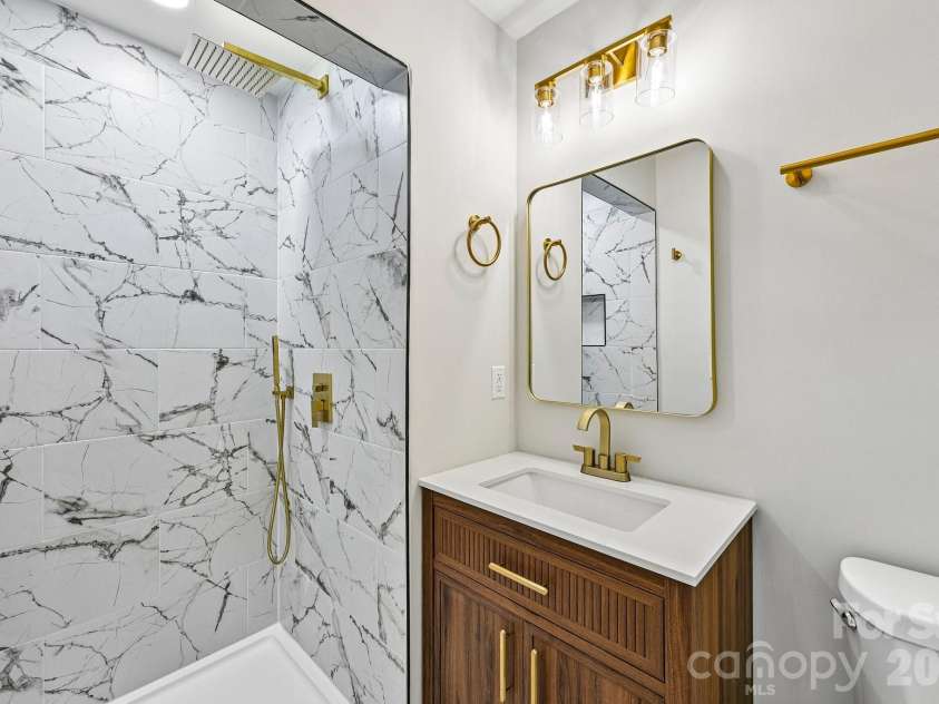 4022 Southgate Drive, Charlotte, NC 28205.  MLS# CAR4407108, YatesRealty ID 42162. 