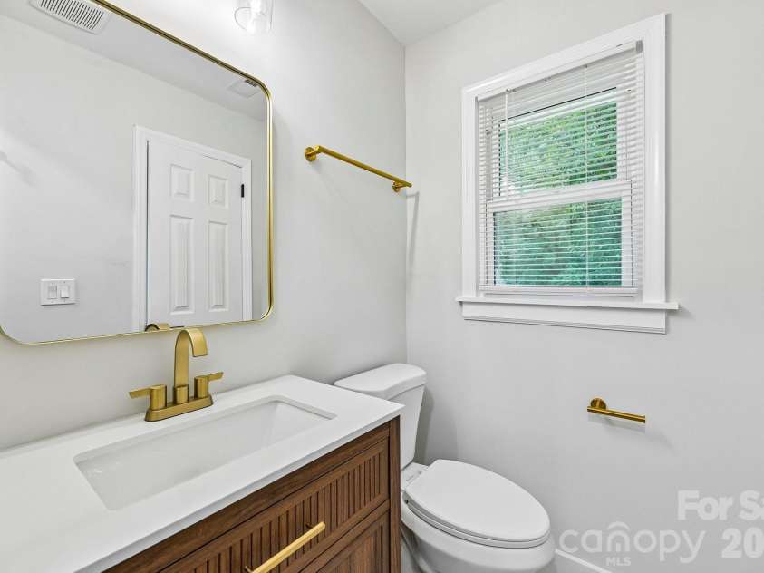 4022 Southgate Drive, Charlotte, NC 28205.  MLS# CAR4407108, YatesRealty ID 42162. 