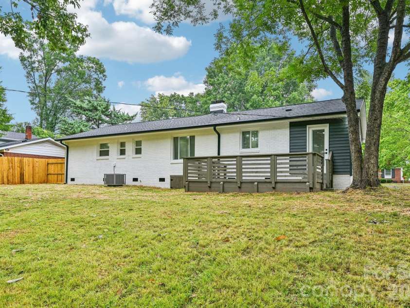 4022 Southgate Drive, Charlotte, NC 28205.  MLS# CAR4407108, YatesRealty ID 42162. 